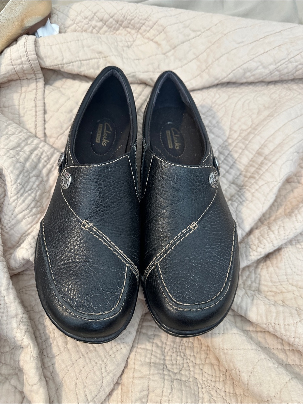 Clarks Black Leather wonmen’s Slip-On Loafers with Contrast Stitching
